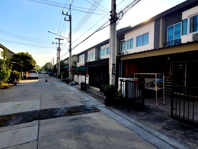 Townhouses for sale Department of Public Works and Town & Country Planning Chon Buri District : TOWN HOUSE 18.5 Sq.w. Muang Chon Buri Chonburi for 1.9M