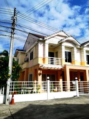 เช่าบ้านแฝด ม.เกษตรศาสตร์ ศรีราชา : บ้านให้เช่า 3 นอน 2 น้ำ 1 ที่จอด หลังม.เกษตรฯ ไทยออยล์ เครือสหพัฒน์ แหลมฉบัง ตลาดและร้านค้ารอบด้าน