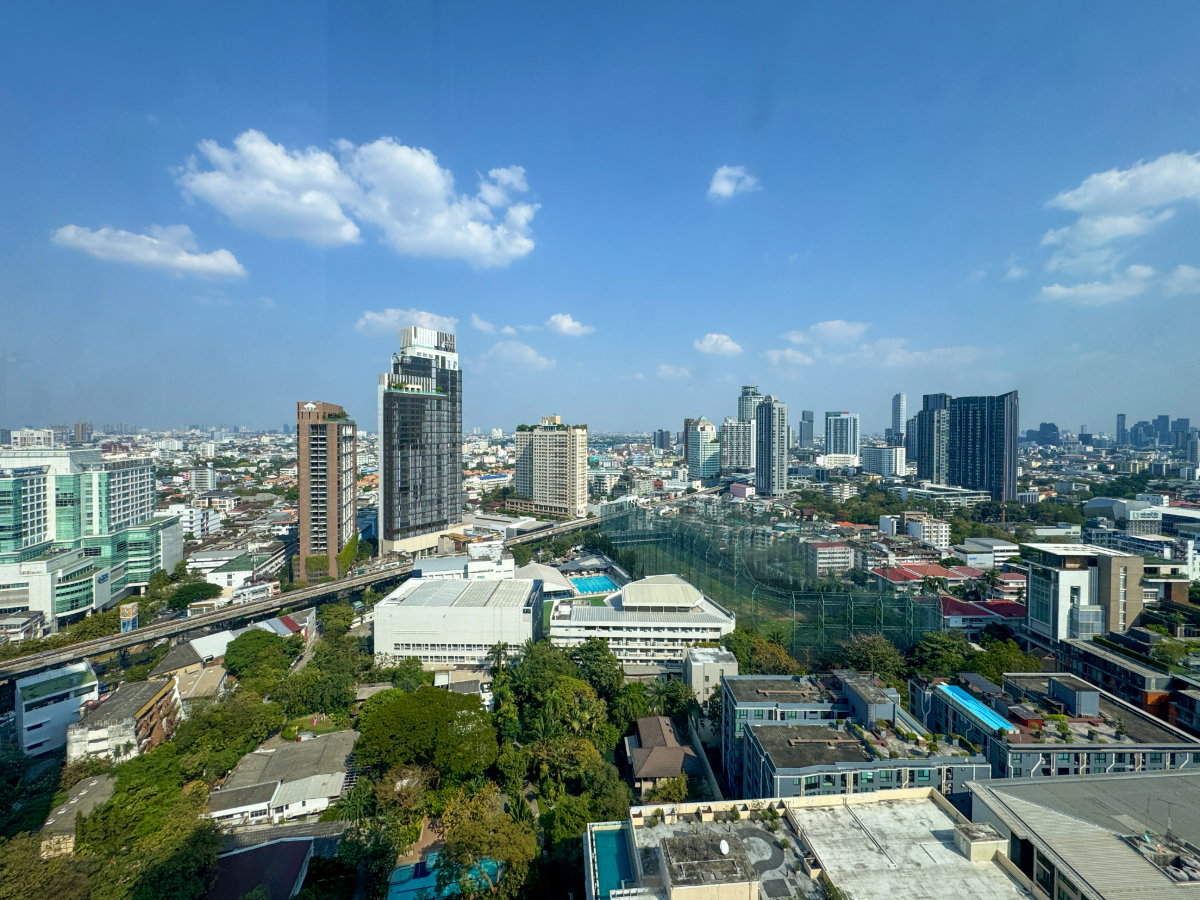 picture Corner Unit | High floor cozy two-bedroom at BTS Ekkamai - 8/18