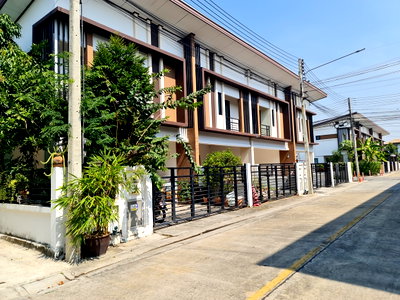Townhouses for sale The Brio Mall : TOWN HOUSE 20 Sq.w. Phuttha Mon Thon Nakhon Pathom for 2.1M