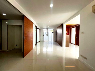 Houses for sale Bangkok : LTHC15273 – Charming House for Sale Ari | City Lifestyle Best Value | Near BTS Ari | 25 MB | บ้านขาย อารีย์ ทำเลเมือง บรรยากาศดี ใกล้ BTS อารีย์