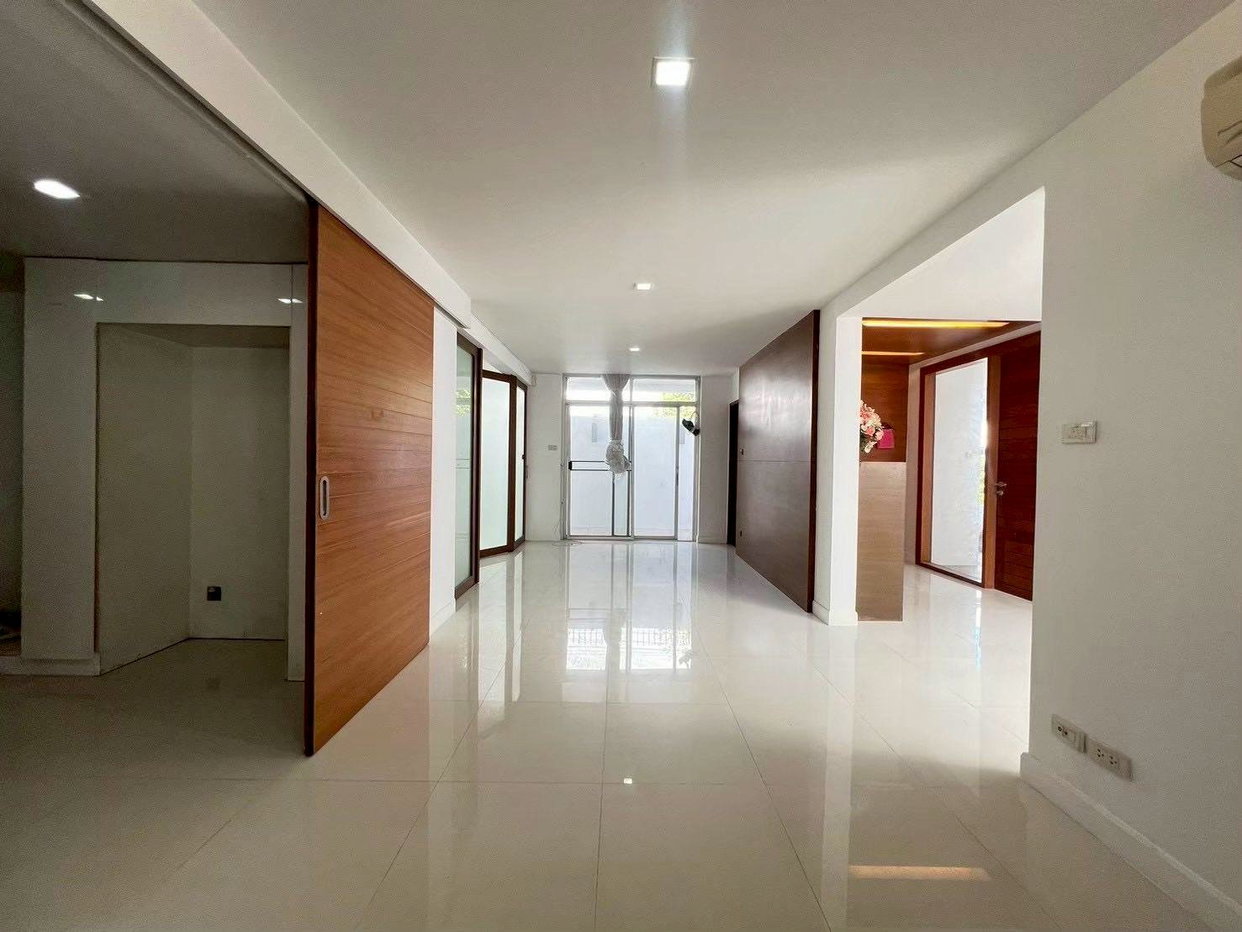 รูป LTHC15273 – Charming House for Sale Ari | City Lifestyle Best Value | Near BTS Ari | 25 MB - รูปที่ 1/6