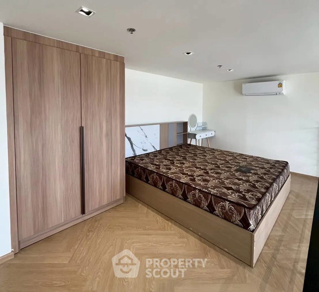 รูป คอนโด 1-ห้องนอน ที่ ณ รีวา เจริญนคร ใกล้ BTS โพธิ์นิมิตร (ID 2873502) - รูปที่ 8/10