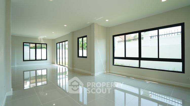 picture 4-BR House in Bang Khu Wiang (ID 2851549) - 4/9