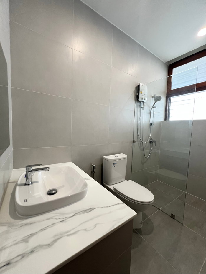 รูป 🏡✨ For Rent | ให้เช่า บ้านเดี่ยวสุขุมวิท 71 รีโนเวทใหม่ทั้งหลัง สไตล์คลาสสิค ใกล้โรงเรียนนานาชาติ  - รูปที่ 26/62