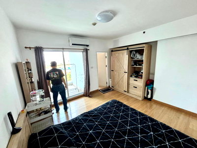 Condos for rent : Condo for Rent/Sale at Supalai Park Srinakarin Next to the Yellow Line MRT Stations (Si Udom, Si Iam) Swiming pool & Garden view