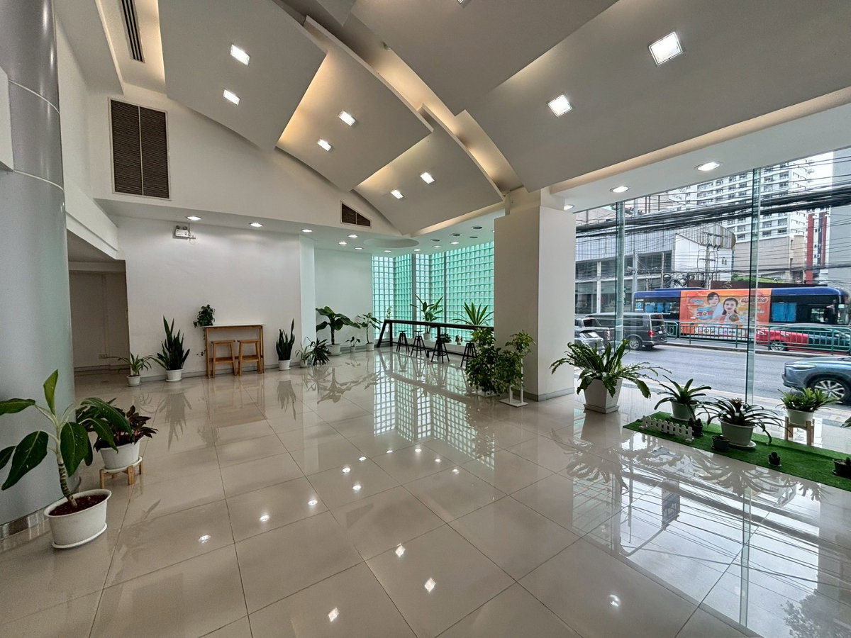 picture Space for Rent, perfect condition, Asoke-Phetchaburi ** NO CO-AGENT ** - 3/13