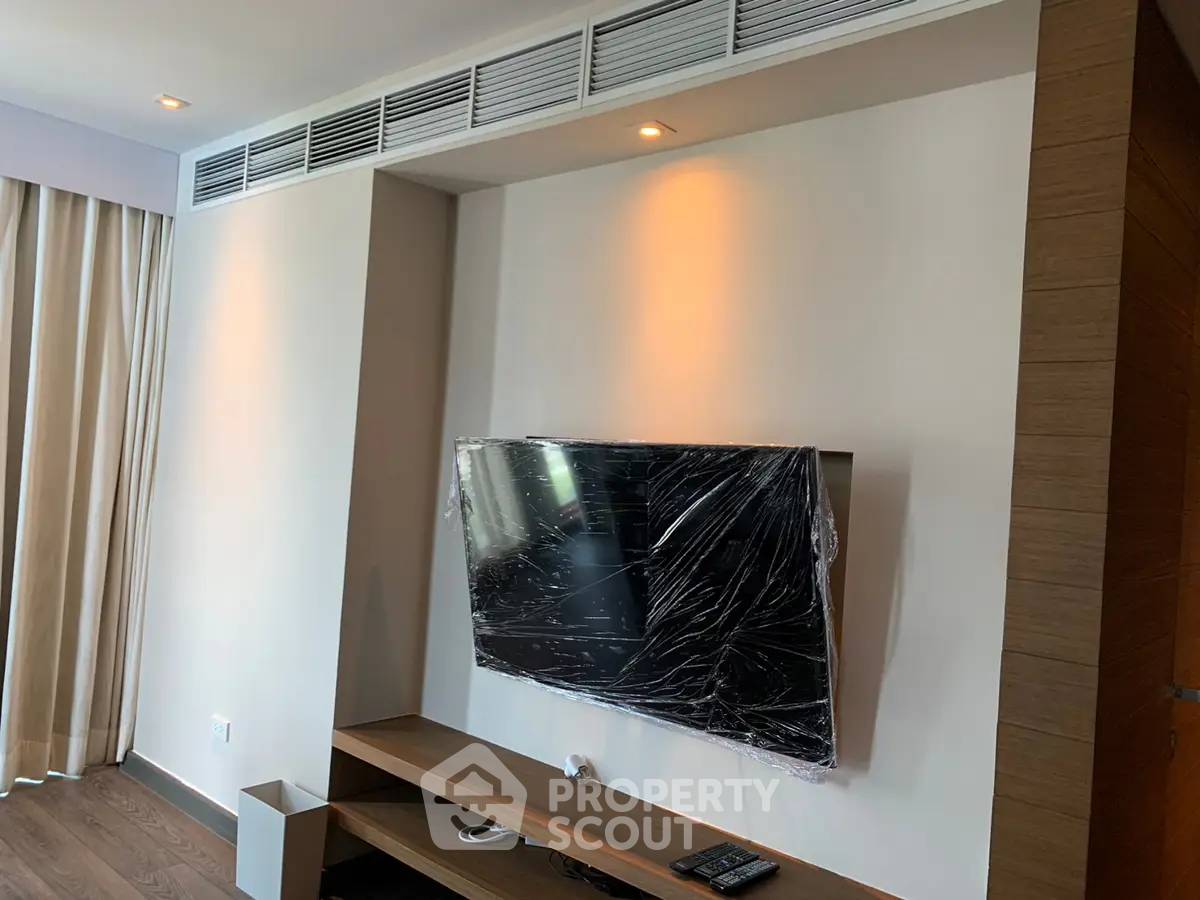 picture Well-Priced 3-BR 266 Sqm At The Crest Ruamrudee, 90m to BTS Phloen Chit (ID 2873735) - 10/16