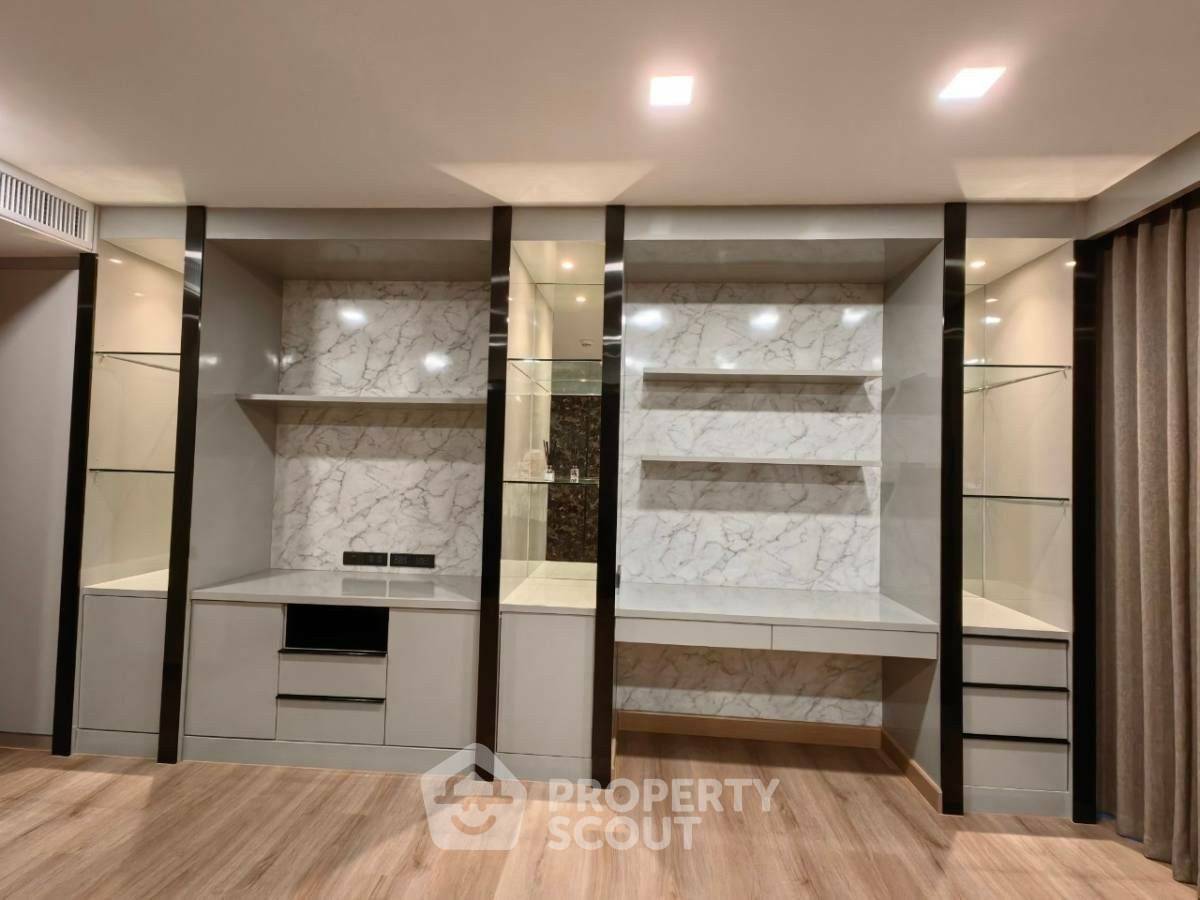 picture 3-BR Condo at Somkid Gardens Condominium near BTS Chit Lom (ID 1736733) - 38/50