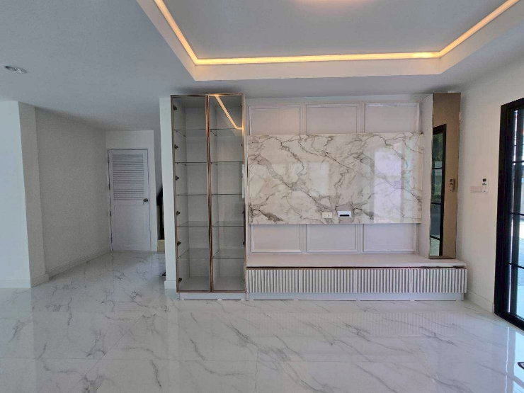 รูป บ้านเดี่ยว  รามอินทรา ใกล้รถไฟฟ้าสายสีชมพู  หมู่บ้านร่มเย็น นัดชมบ้าน 085-318-6868 คุณวา - รูปที่ 10/28
