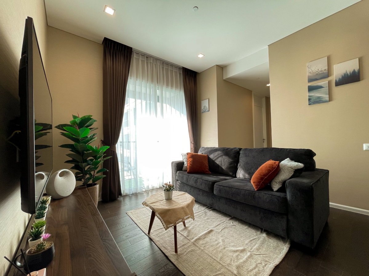 รูป ✨ สัมผัสชีวิตเหนือระดับ! คอนโด The Saint Residences พร้อมเฟอร์นิเจอร์ครบ (DSL537) - รูปที่ 1/14