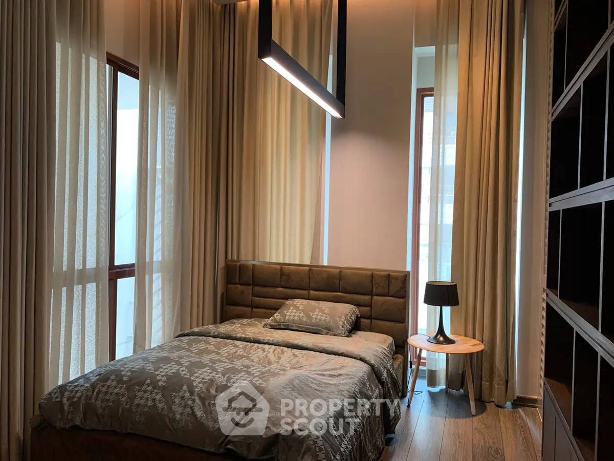 picture Well-Priced 3-BR 266 Sqm At The Crest Ruamrudee, 90m to BTS Phloen Chit (ID 2873735) - 7/16