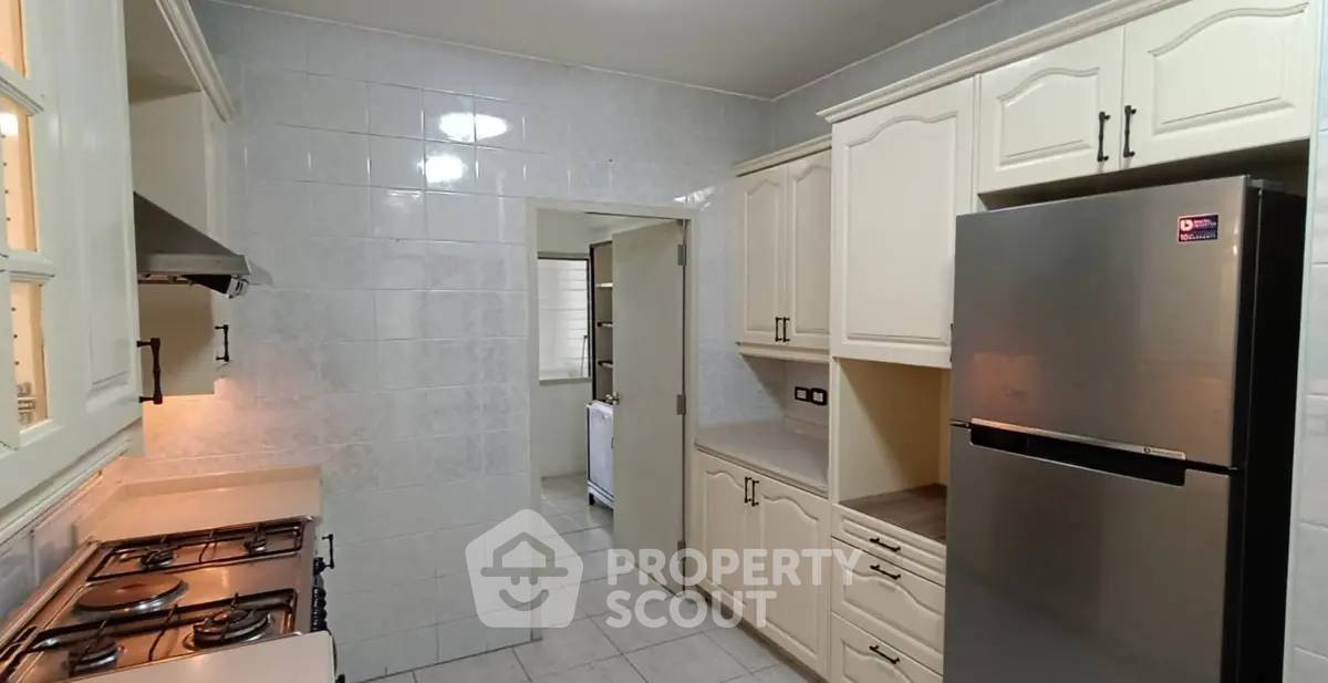 picture 3-BR Condo at Baan Prida Condominium near BTS Nana (ID 2873597) - 6/15
