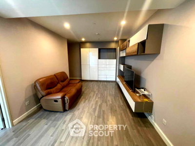 Condos for rent MRT Sam Yan : 1-BR Condo at The Room Sathorn near BTS Saint Louis (ID 807704)