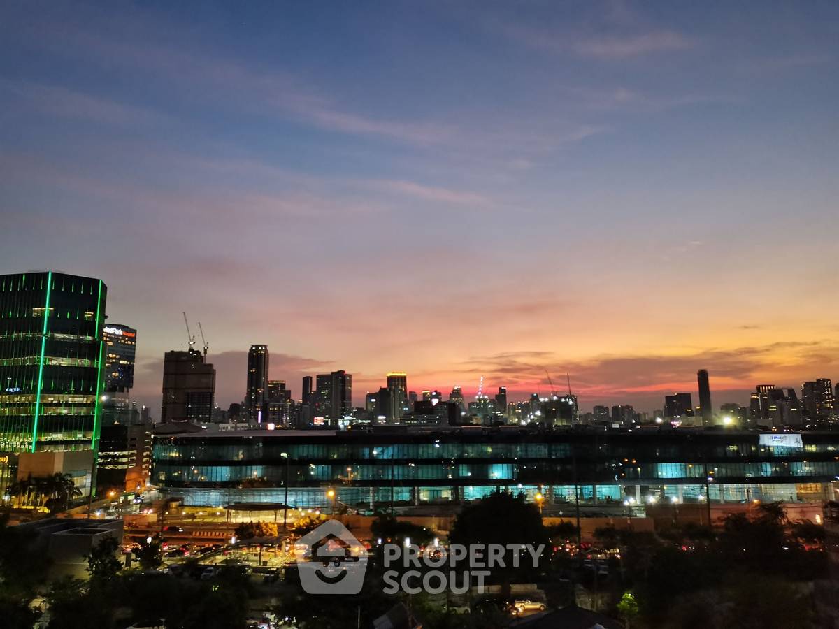 รูป คอนโด 1-ห้องนอน ที่ มอนเทอเรย์ เพลส สุขุมวิท 16 ใกล้ MRT ศูนย์การประชุมแห่งชาติสิริกิติ์ (ID 894683) - รูปที่ 2/13