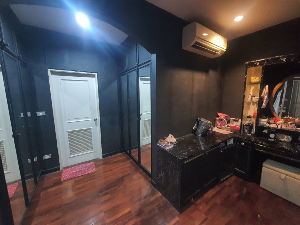 รูป บ้านเดี่ยวสไตล์ยุโรป ฟีลรีสอร์ท ใจกลางธัญบุรี 4 ห้องนอน มีห้องทำงาน เดินทางง่าย ใกล้ห้างใหญ่และทางด่วน เข้าอยู่ได้ทันที พร้อมเฟอร์ครบ! - รูปที่ 23/27