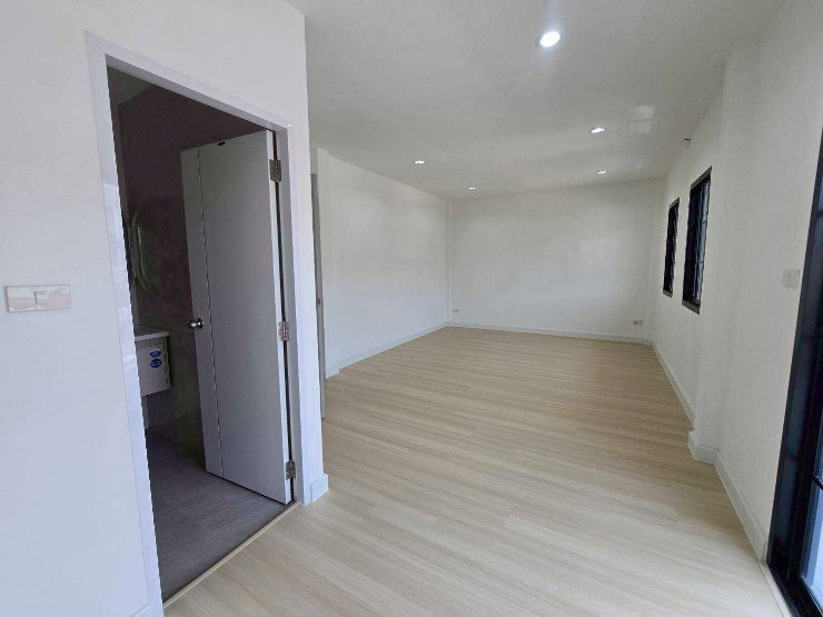 รูป บ้านเดี่ยว  รามอินทรา ใกล้รถไฟฟ้าสายสีชมพู  หมู่บ้านร่มเย็น นัดชมบ้าน 085-318-6868 คุณวา - รูปที่ 17/28