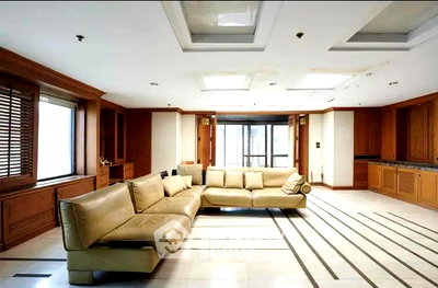 Condos for sale BTS Ekkamai : 4-BR Condo at Moon Tower Condominium near BTS Thong Lor (ID 2874650)