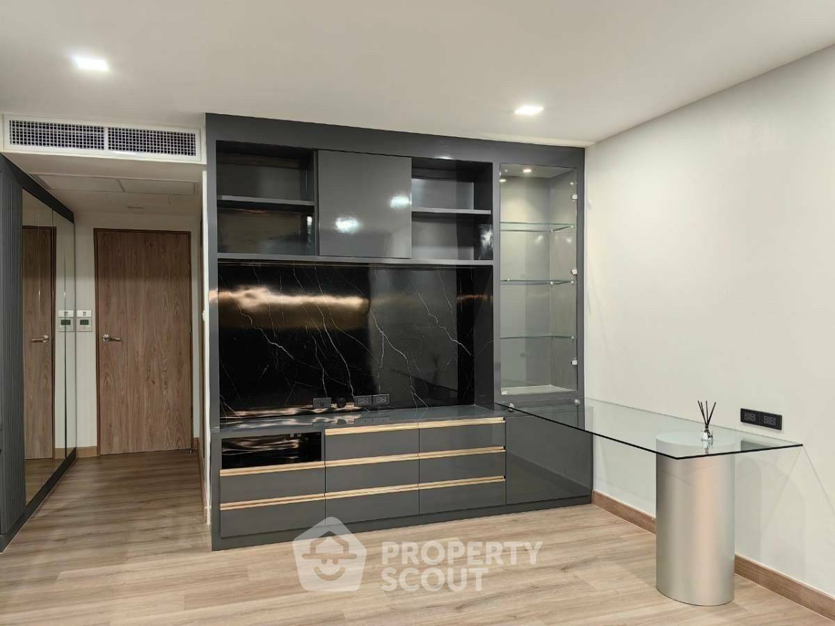 picture 3-BR Condo at Somkid Gardens Condominium near BTS Chit Lom (ID 1736733) - 49/50