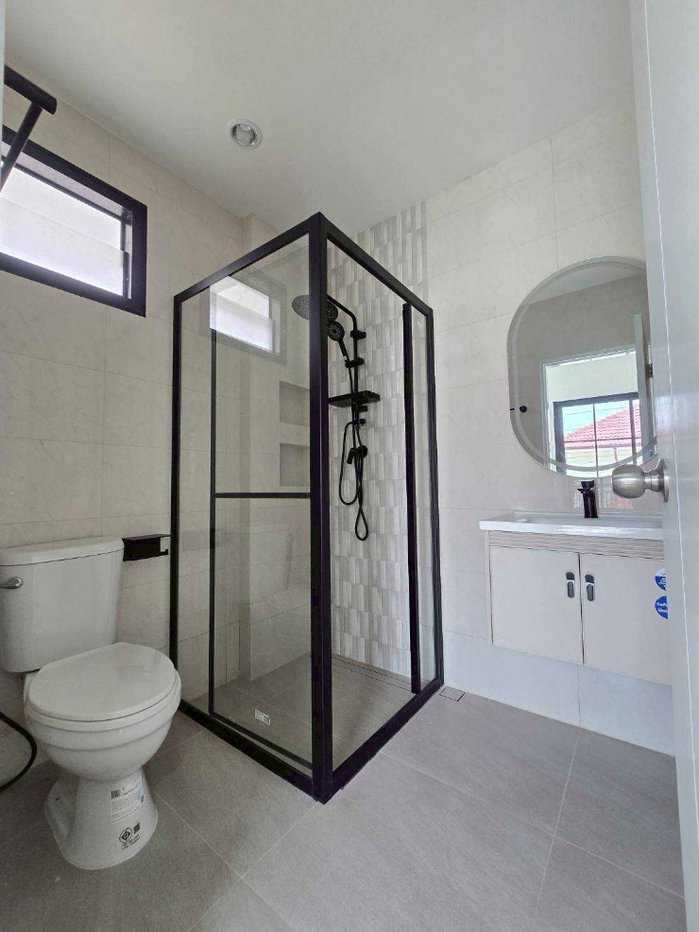 รูป บ้านเดี่ยว  รามอินทรา ใกล้รถไฟฟ้าสายสีชมพู  หมู่บ้านร่มเย็น นัดชมบ้าน 085-318-6868 คุณวา - รูปที่ 22/28