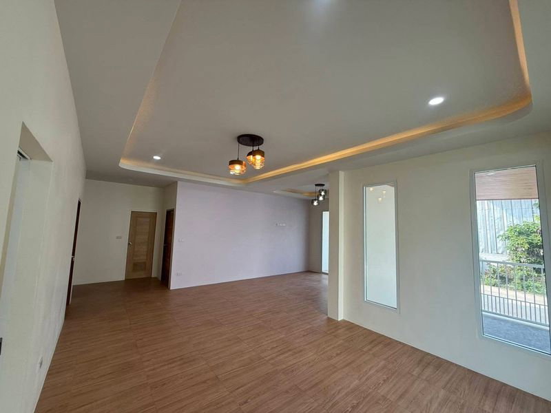 รูป ขายบ้านโครงการใหม่ ใกล้บางแสน ใน บ้านพอดี เดินทางสะดวก - รูปที่ 4/12
