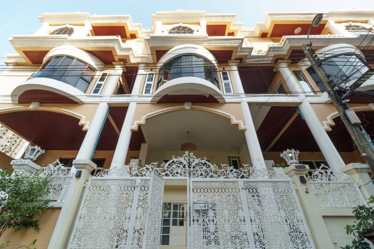 รูป Luxury Townhome 5 ชั้น | ทองหล่อ ซอย 25 | 400 ตร.ม. 90,000/เดือน  บ้านหรูออกแบบโดยสถาปนิก ใจกลางทองหล่อ ซอยสงบ เป็นส่วนตัว พร้อมเข้าอยู่ทันที - รูปที่ 1/10