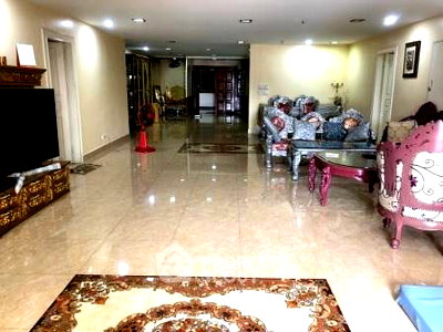 Condos for sale : 3-BR Condo at Crystal Garden Condominium near BTS Nana (ID 2873842)