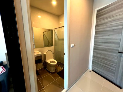 Condos for rent : 🔥 Book now! Beautiful room ready to move in this July! 🔥 For rent: Knightsbridge Collage Ramkhamhaeng. Great location, 