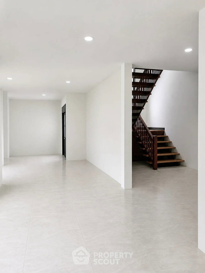 รูป บ้าน 3-ห้องนอน ที่ ลดาวัลย์ ศรีนครินทร์ ใน สำโรงเหนือ (ID 2874767) - รูปที่ 12/16