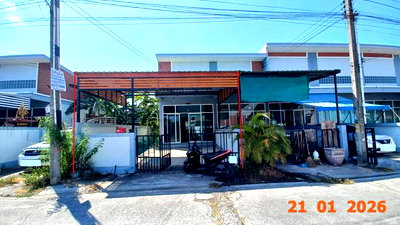 Townhouses for sale Chonburi : TOWN HOUSE 24 Sq.w. Phan Thong Chonburi for 1.8M