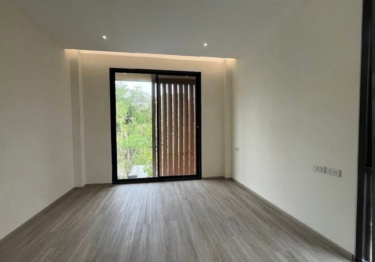 รูป S1214 ✨ บ้านเดี่ยว ใจกลางสุขุมวิท 71 เดินทางไปทองหล่อเพียง 10 นาที ‼️ราคาพิเศษ เพียง 28,000,000 บาท 🔥 - รูปที่ 12/15