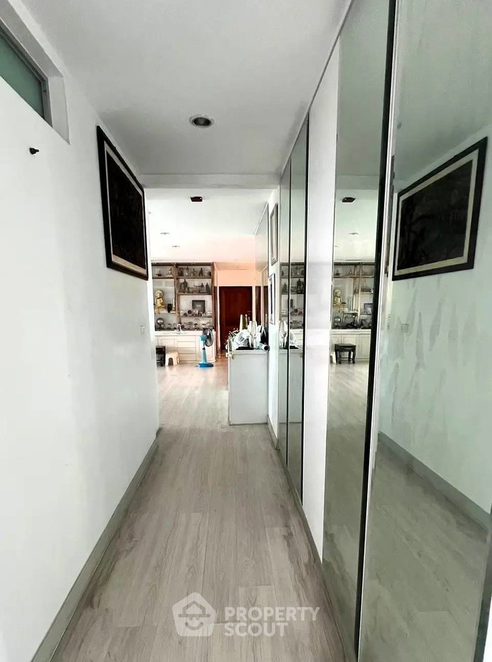 รูป คอนโด 4-ห้องนอน ที่ สายชล แมนชั่น ใกล้ BTS สะพานตากสิน (ID 2873639) - รูปที่ 7/8