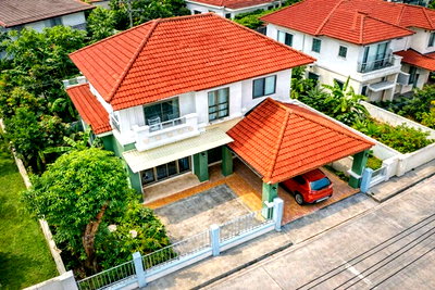 เช่าบ้านเดี่ยว ม.อีสเทิร์นเอเชีย : สุกี้ตี๋น้อย 1.38 กม. รังสิต-นครนายก ถ.พระองค์เจ้าสายคลอง 4 บ้านเดี่ยว 2 ชั้น 50 ตร.วา. 200 ตร.ม. 4 นอน 3 น้ำ บ้านหลังใหญ่