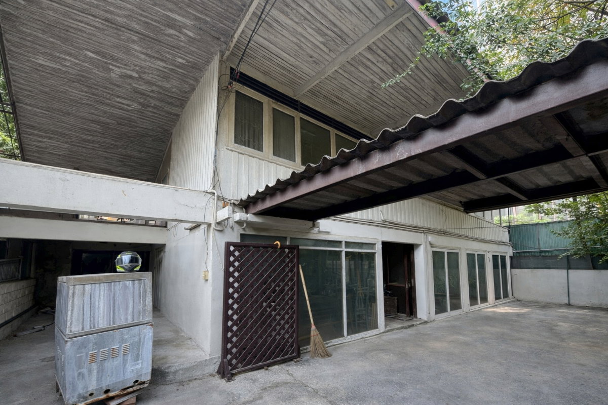 รูป บ้านให้เช่าเหมาะทำธุรกิจ ใจกลางอโศก ** NO CO-AGENT ** - รูปที่ 1/7