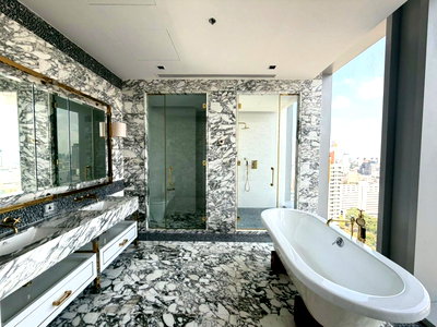 ขายคอนโด : Signature Condo for Sale | Chong Nonsi | One of the Finest Units in CBD | Near BTS Chong Nonsi | 65,000,000 THB -  LTHC14921