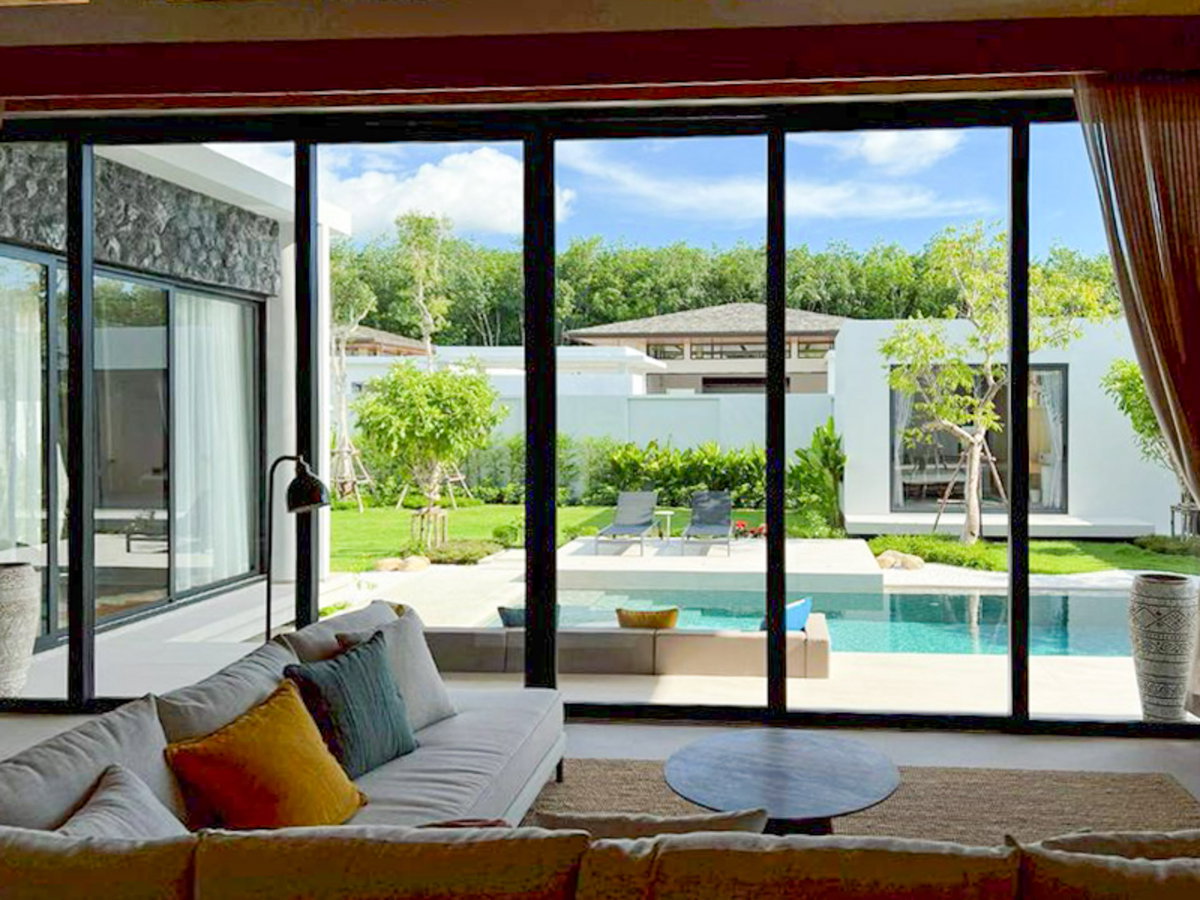 รูป วิลล่าหรูสไตล์โมเดิร์นลอฟท์ พร้อมสระว่ายน้ำและ Garden Suite ในเชิงทะเล – 3 ห้องนอน - รูปที่ 2/20