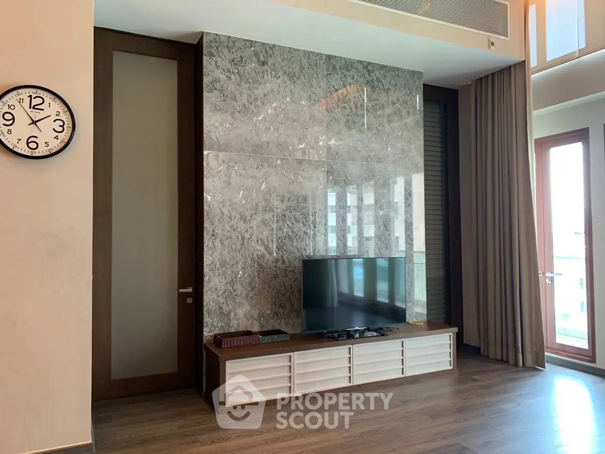 picture Well-Priced 3-BR 266 Sqm At The Crest Ruamrudee, 90m to BTS Phloen Chit (ID 2873735) - 2/16