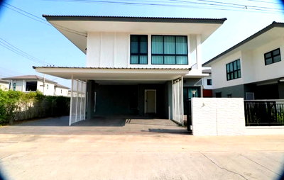 เช่าบ้านเดี่ยว ตลาดหนองบัว อุดรธานี : บ้านใหม่ ในโครงการใหม่ 4ห้องนอน มีอ่างอาบน้ำ