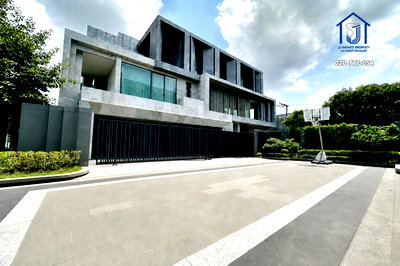 บ้านเดี่ยว เขตบึงกุ่ม : ขายบ้านเดี่ยวหรู 3 ชั้น หมู่บ้าน BuGaan ซอยโยธินพัฒนา 3  125 ตร.ว. พร้อมสระว่ายน้ำ & ลิฟต์ส่วนตัว ใกล้ทางด่วนฉลองรัช