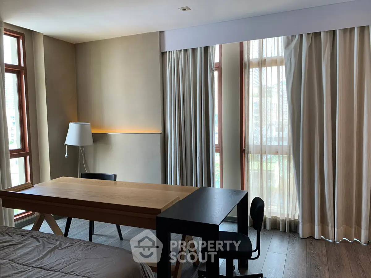 picture Well-Priced 3-BR 266 Sqm At The Crest Ruamrudee, 90m to BTS Phloen Chit (ID 2873735) - 9/16