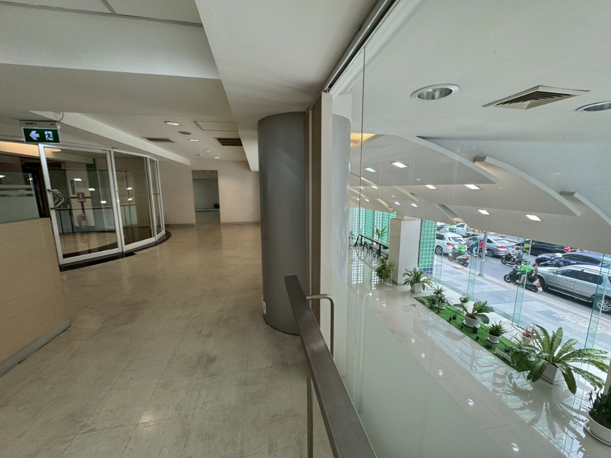 picture Space for Rent, perfect condition, Asoke-Phetchaburi ** NO CO-AGENT ** - 6/13