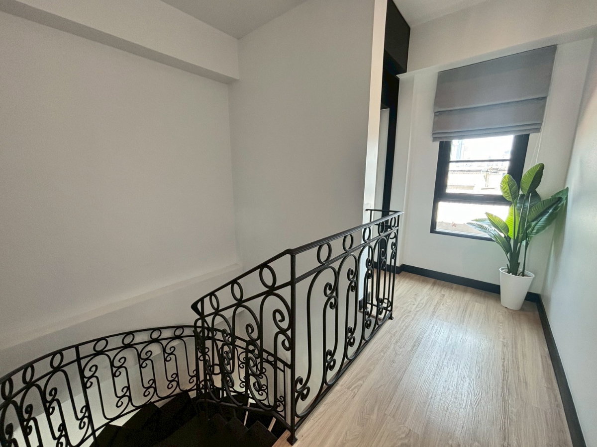 รูป บ้านใหม่ ตกแต่งครบ ทำเลสุขุมวิท ใกล้ BTS เพียง 5 นาที ** NO CO-AGENT ** - รูปที่ 22/29