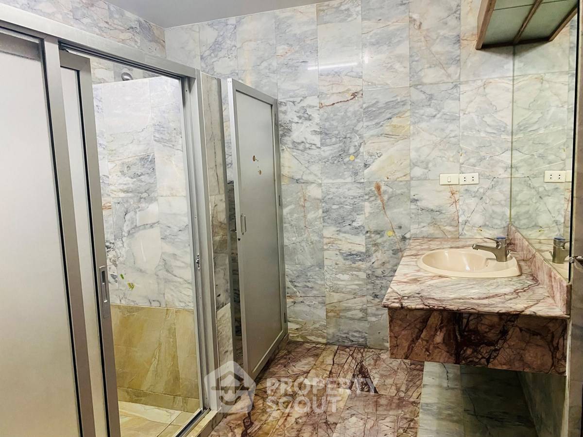 picture 3-BR Condo at Saichol Mansion near BTS Saphan Taksin (ID 2874554) - 20/27