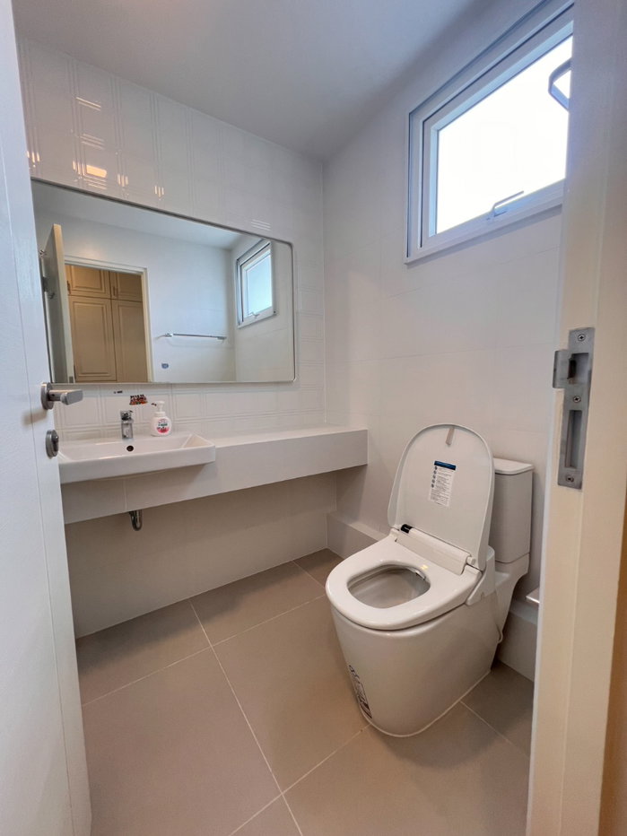 picture Beautiful, luxurious house for sale, "ready to move in immediately,"  - 16/41