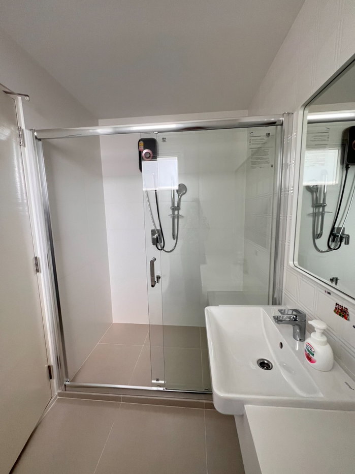 picture Beautiful, luxurious house for sale, "ready to move in immediately,"  - 10/41