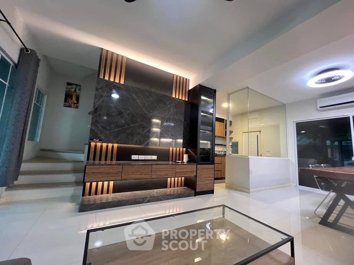 รูป ทาวน์เฮ้าส์ 3-ห้องนอน ที่ วิลลาจจิโอ บางนา ใน บางบ่อ (ID 2875229) - รูปที่ 2/10