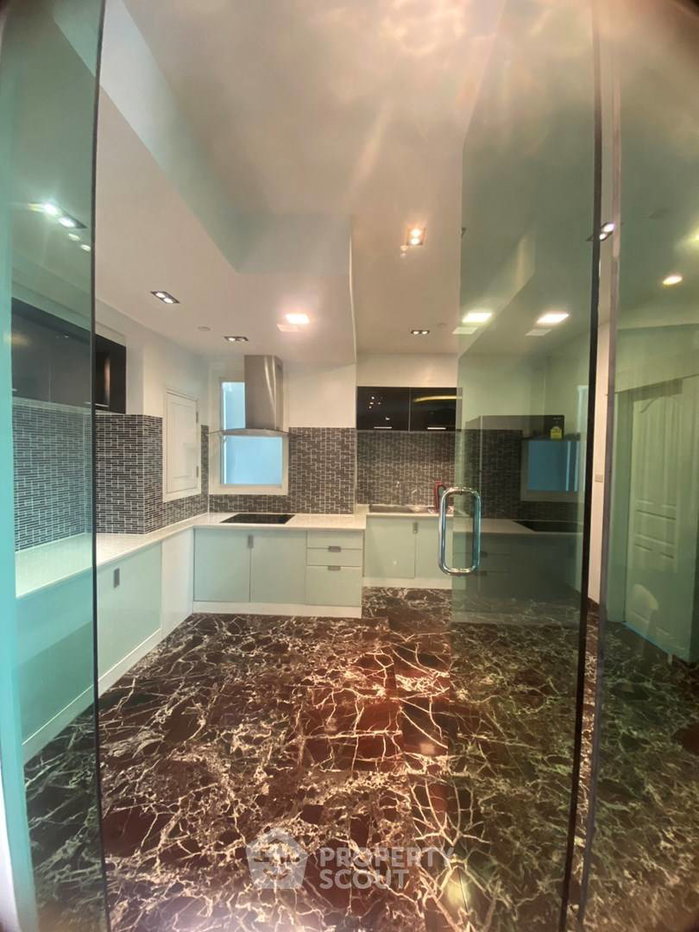 picture 3-BR Condo at Wind Sukhumvit 23 near BTS Asok (ID 2874254) - 3/18