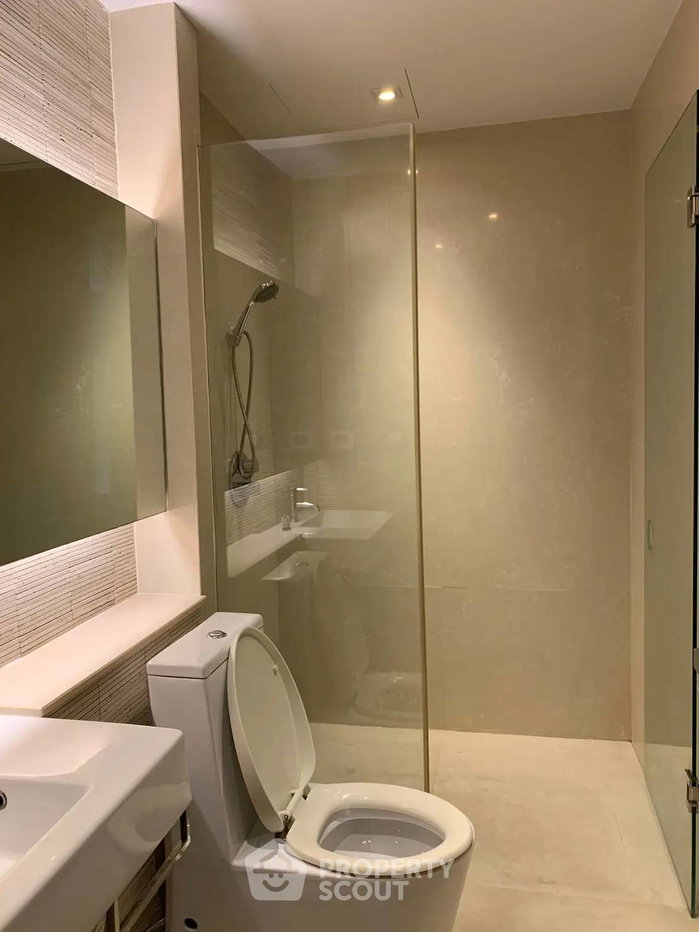 picture Well-Priced 3-BR 266 Sqm At The Crest Ruamrudee, 90m to BTS Phloen Chit (ID 2873735) - 15/16