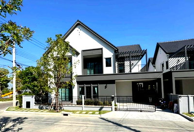 เช่าบ้านเดี่ยว สนามบินสุวรรณภูมิ : ME2500046 ให้เช่าบ้านเดี่ยว 2 ชั้น หลังมุม Centro บางนา แต่งครบทั้งหลัง พร้อมอยู่