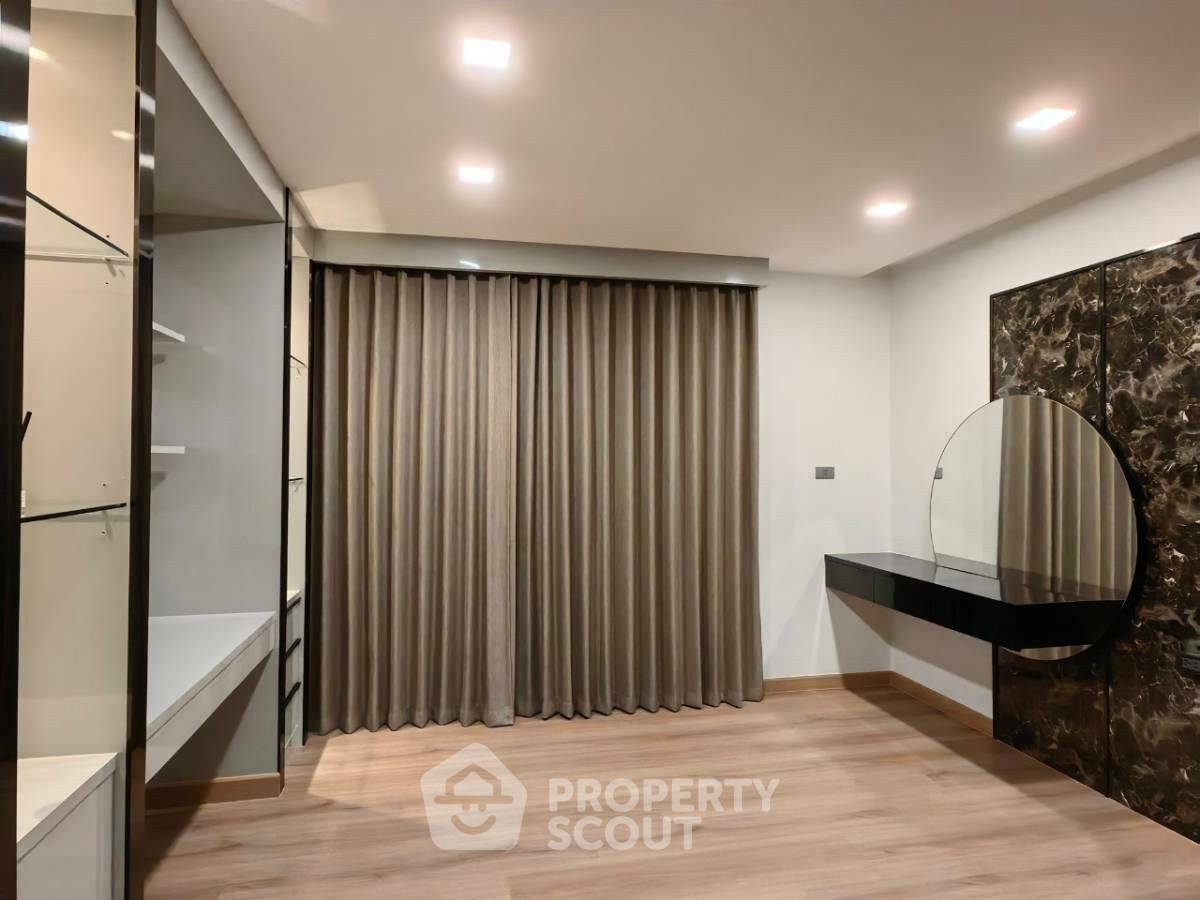 picture 3-BR Condo at Somkid Gardens Condominium near BTS Chit Lom (ID 1736733) - 39/50